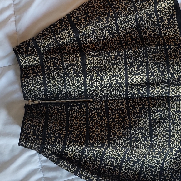 Guess holiday skirt NWOT - Picture 2 of 3